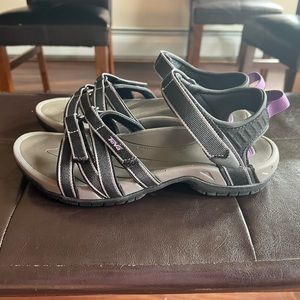 NEW Teva Sandals w/ box